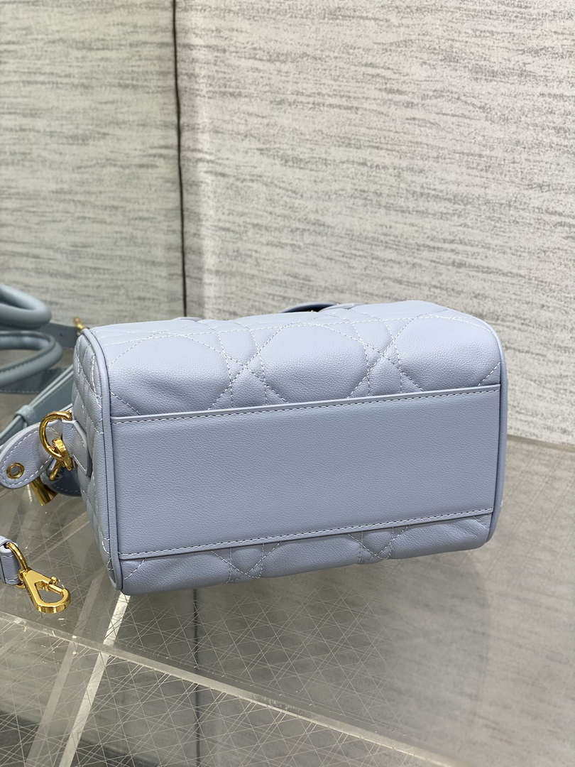 Dior M1364 Dior Groove 20 Bag Blue Macrocannage Calfskin