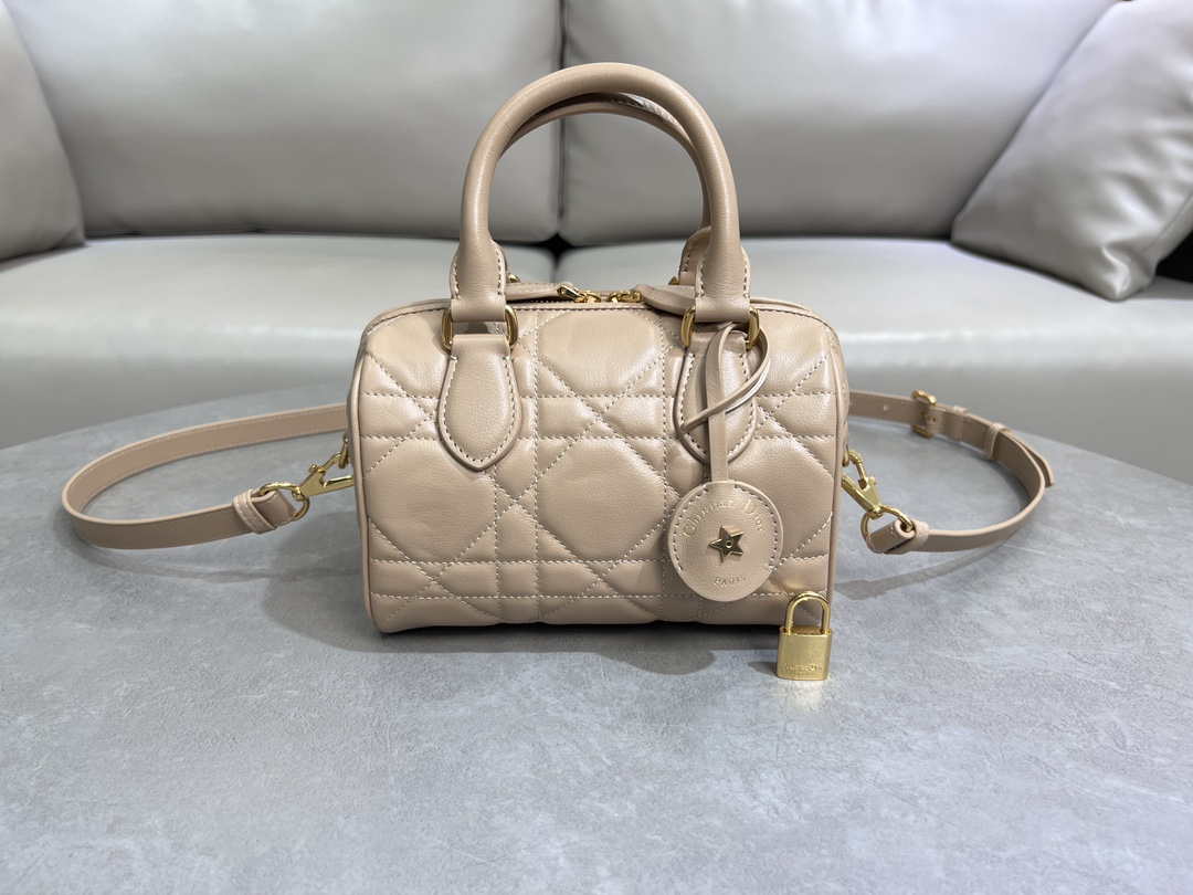 Dior M1364 Dior Groove 20 Bag Dusty Ivory Macrocannage Calfskin