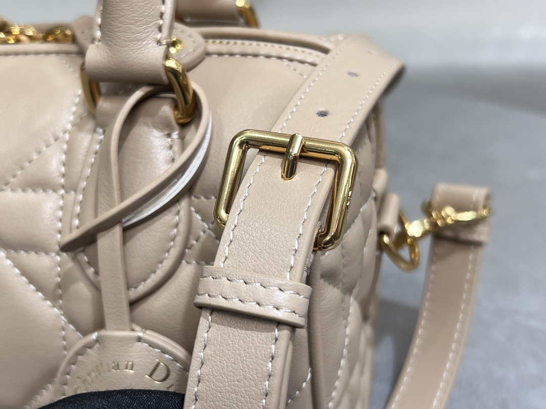 Dior M1364 Dior Groove 20 Bag Dusty Ivory Macrocannage Calfskin