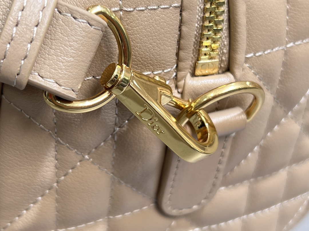 Dior M1364 Dior Groove 20 Bag Dusty Ivory Macrocannage Calfskin