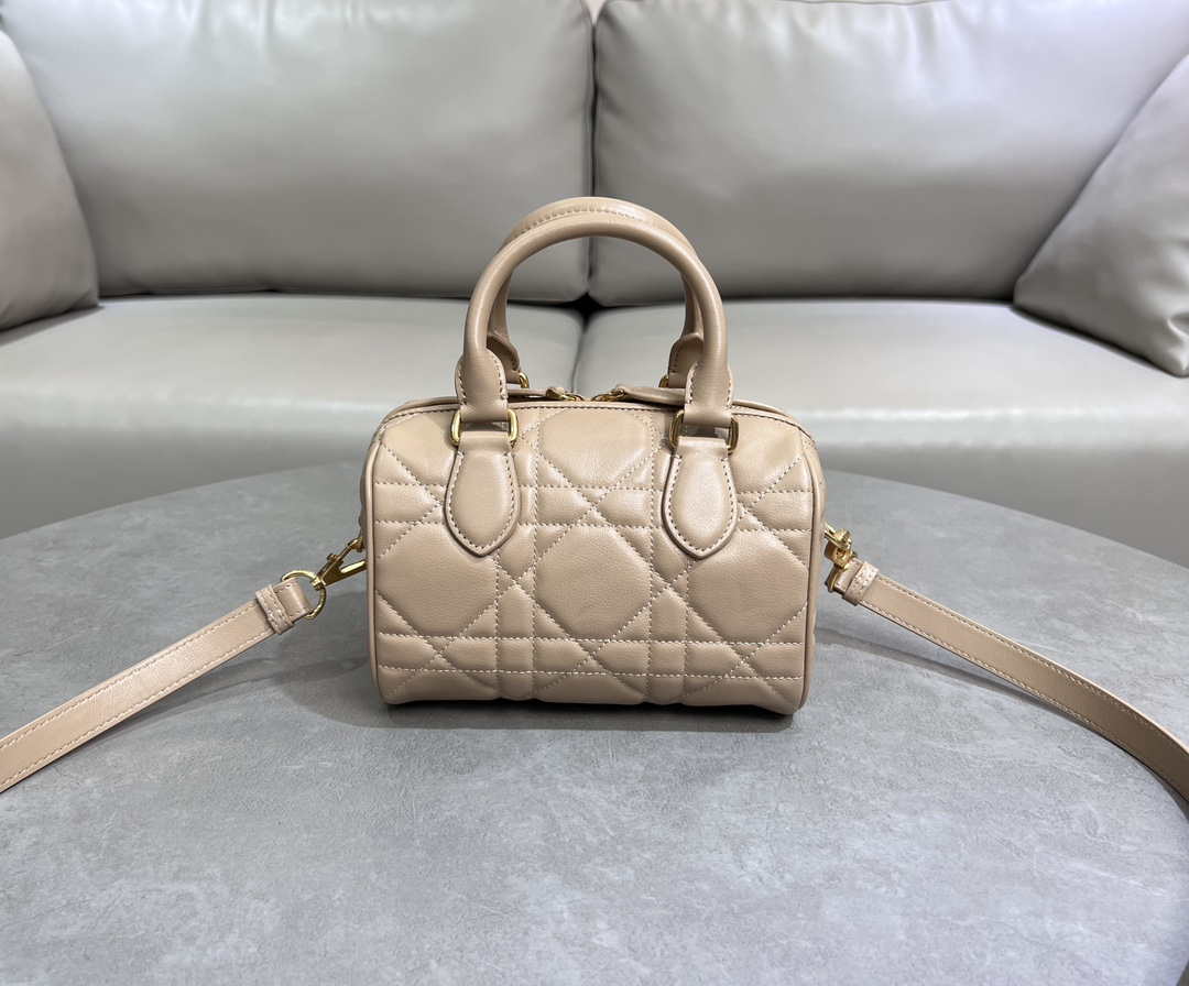 Dior M1364 Dior Groove 20 Bag Dusty Ivory Macrocannage Calfskin