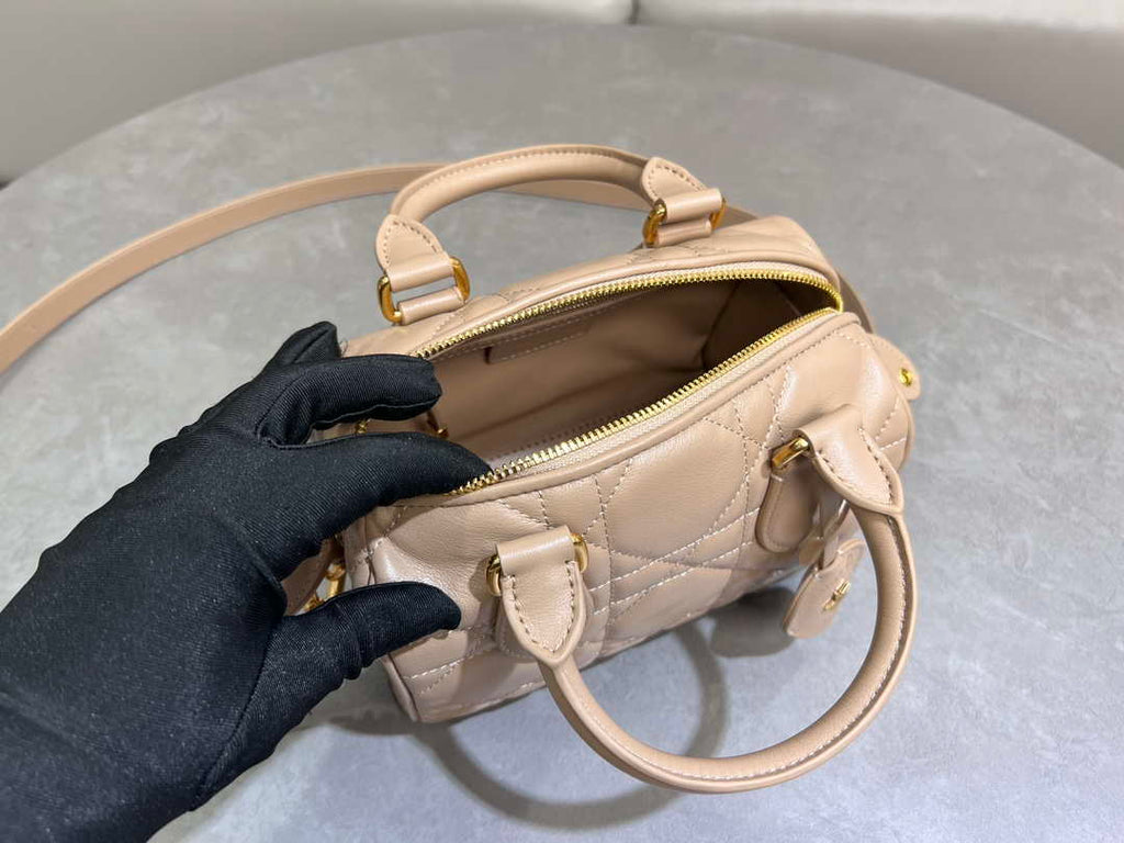 Dior M1364 Dior Groove 20 Bag Dusty Ivory Macrocannage Calfskin