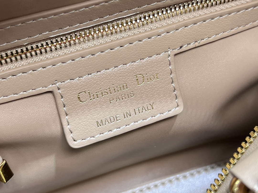 Dior M1364 Dior Groove 20 Bag Dusty Ivory Macrocannage Calfskin