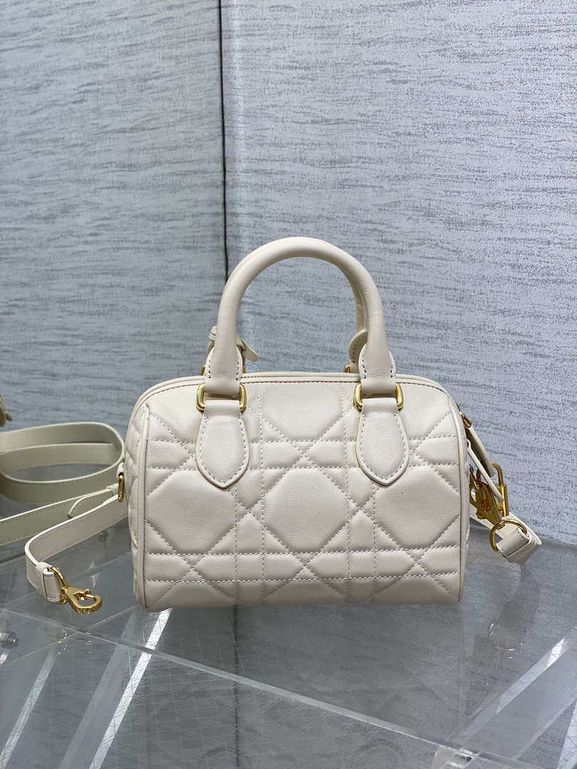 Dior M1364 Dior Groove 20 Bag White Macrocannage Calfskin
