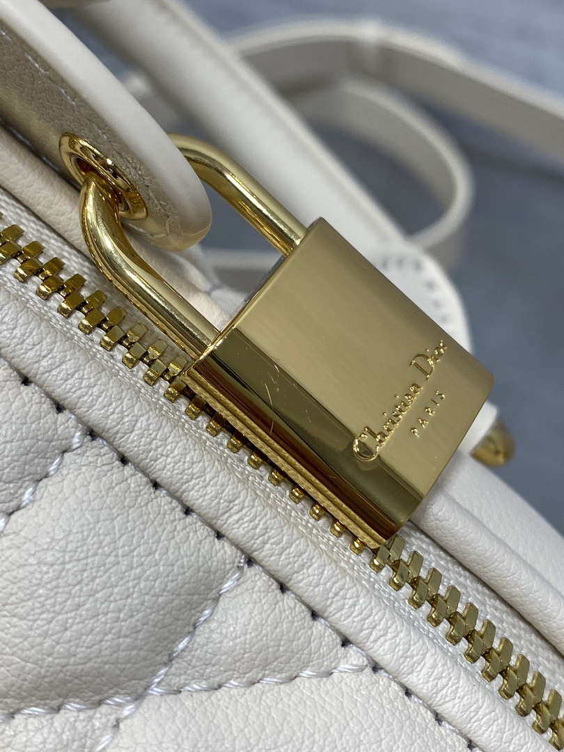 Dior M1364 Dior Groove 20 Bag White Macrocannage Calfskin