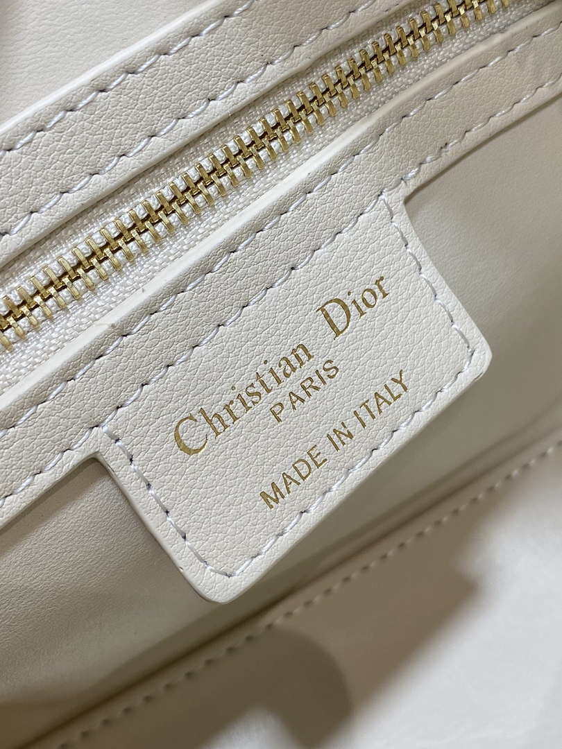 Dior M1364 Dior Groove 20 Bag White Macrocannage Calfskin