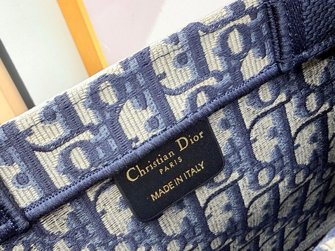Dior M1404PEHW_M933 Dioramour Small Dior Book Tote with Strap M9702