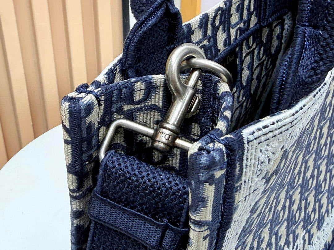 Dior M1404PEHW_M933 Dioramour Small Dior Book Tote with Strap M9702