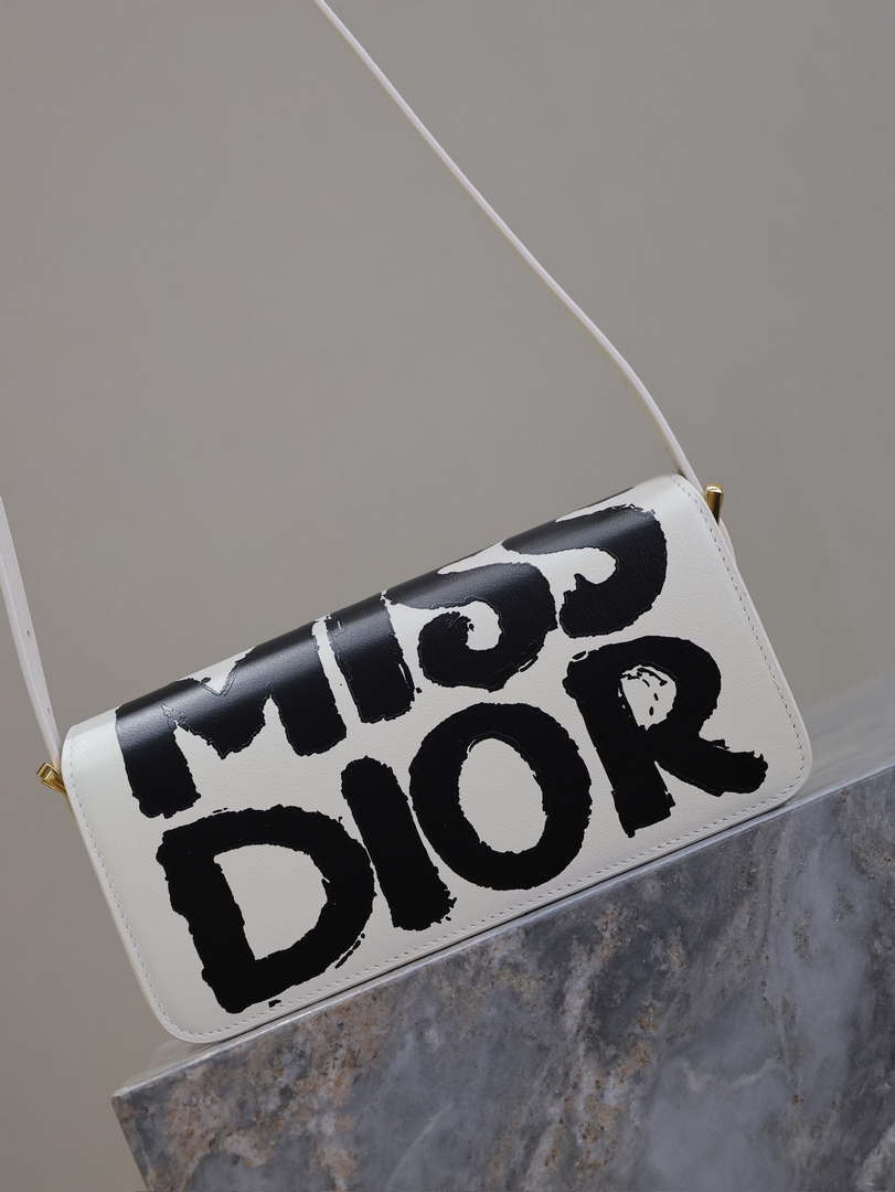 Dior M2610UZCJ_M911 Miss Dior Flap Bag White and Black Miss Dior Graffiti Printed