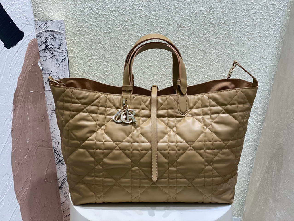 Dior M2820 Large Dior Toujours Bag Apricot Macrocannage Calfskin