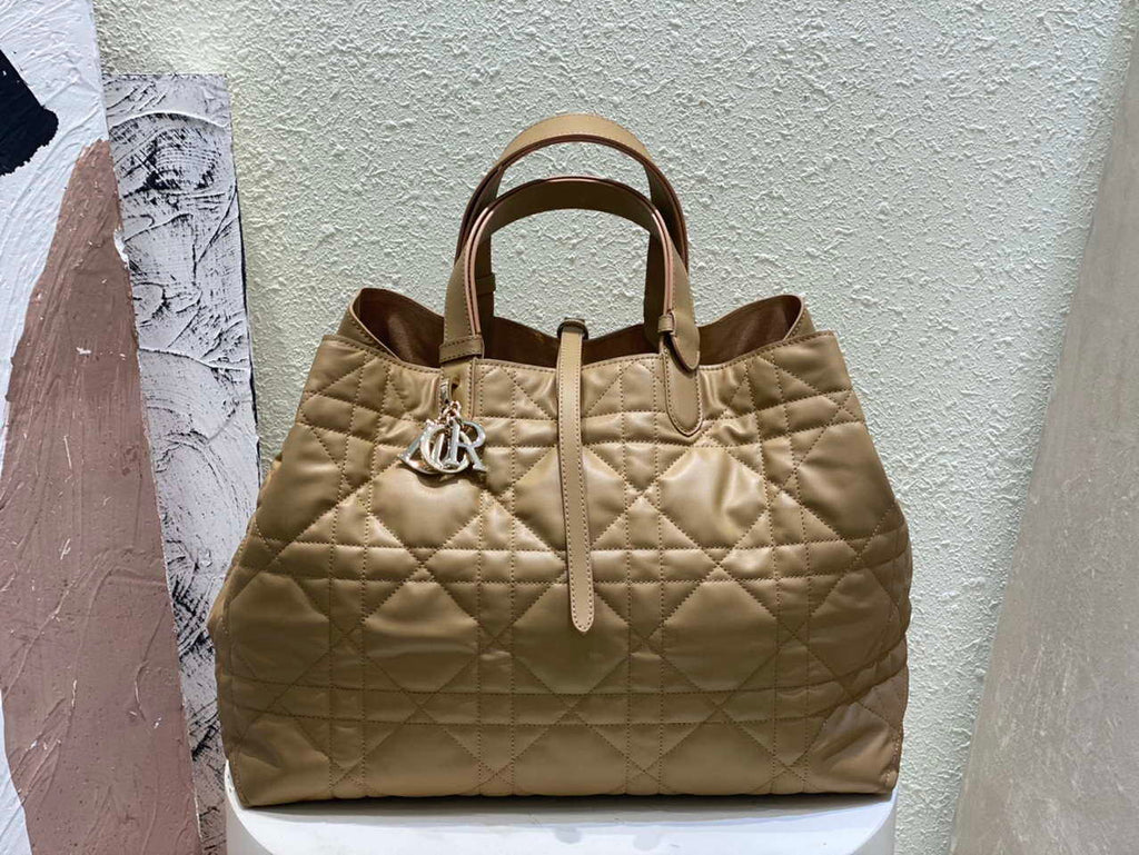 Dior M2820 Large Dior Toujours Bag Apricot Macrocannage Calfskin