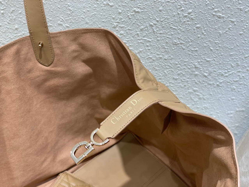Dior M2820 Large Dior Toujours Bag Apricot Macrocannage Calfskin