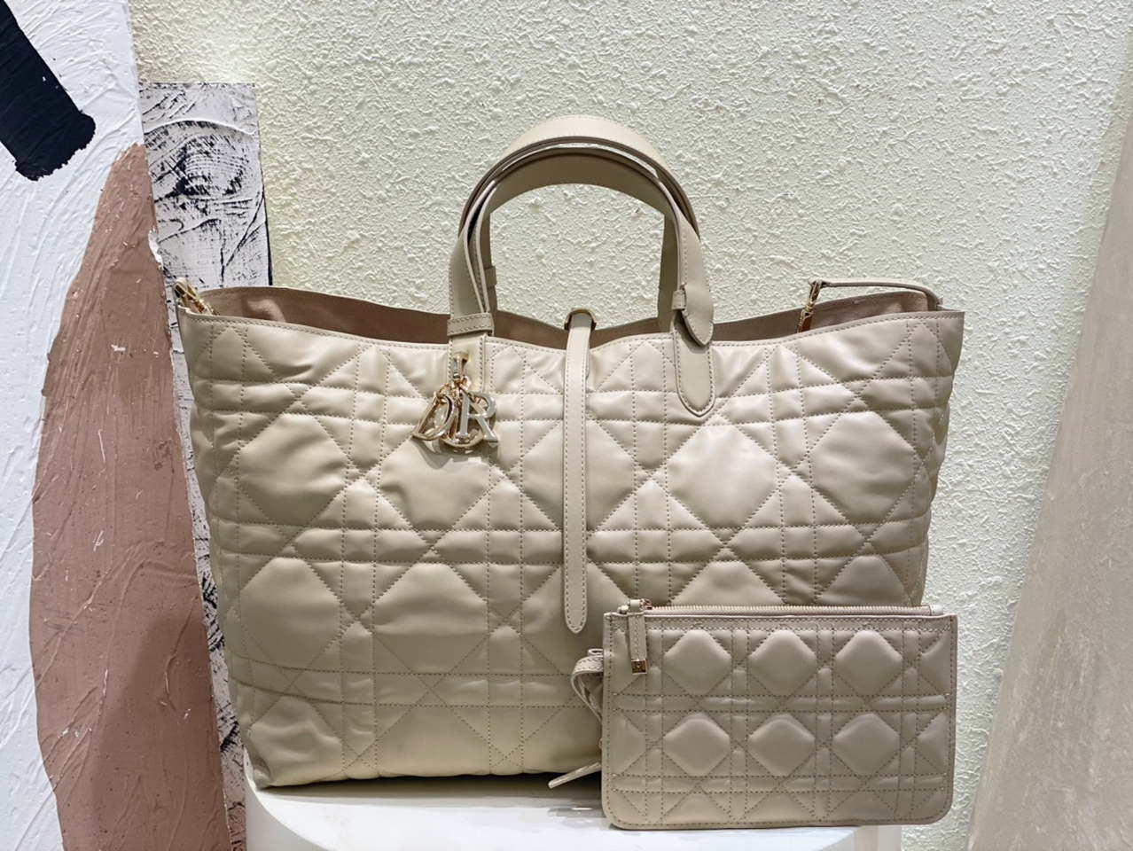 Dior M2820 Large Dior Toujours Bag Beige Macrocannage Calfskin - Default Title - View 1