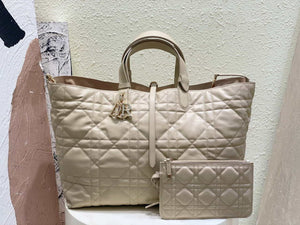 Dior M2820 Large Dior Toujours Bag Beige Macrocannage Calfskin - Default Title - View 1