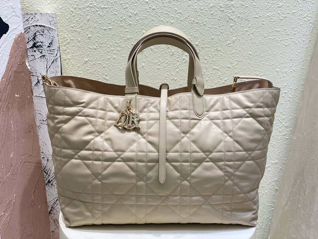 Dior M2820 Large Dior Toujours Bag Beige Macrocannage Calfskin
