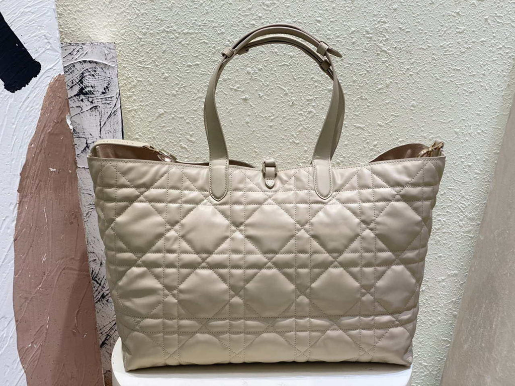 Dior M2820 Large Dior Toujours Bag Beige Macrocannage Calfskin