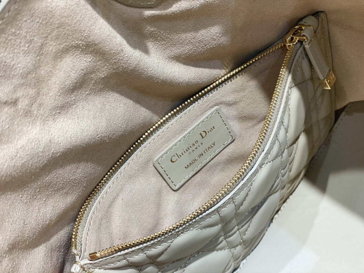 Dior M2820 Large Dior Toujours Bag Beige Macrocannage Calfskin