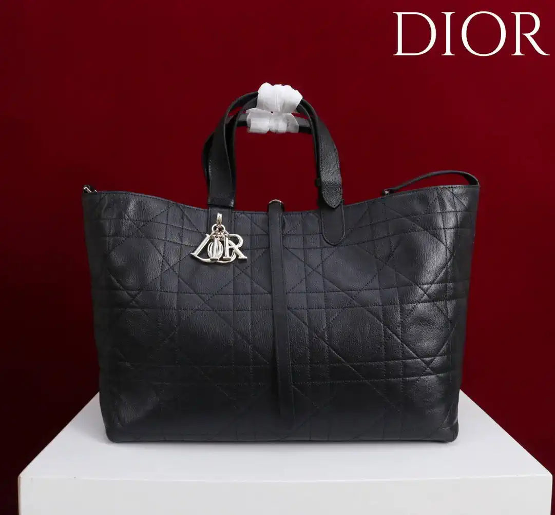 Dior M2820 Large Dior Toujours Bag Black Flat Macrocannage Calfskin