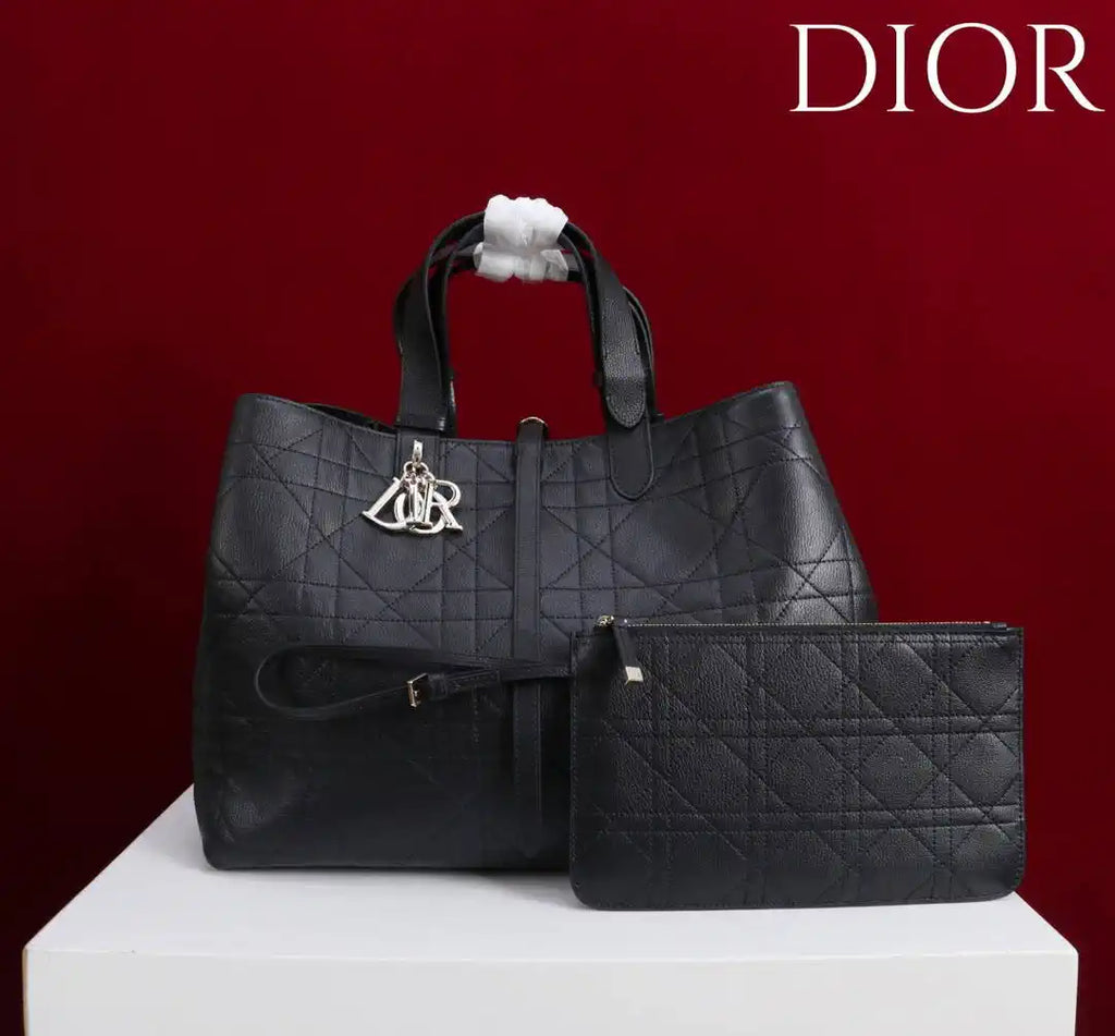 Dior M2820 Large Dior Toujours Bag Black Flat Macrocannage Calfskin