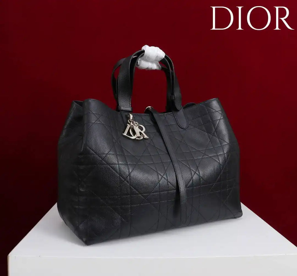 Dior M2820 Large Dior Toujours Bag Black Flat Macrocannage Calfskin