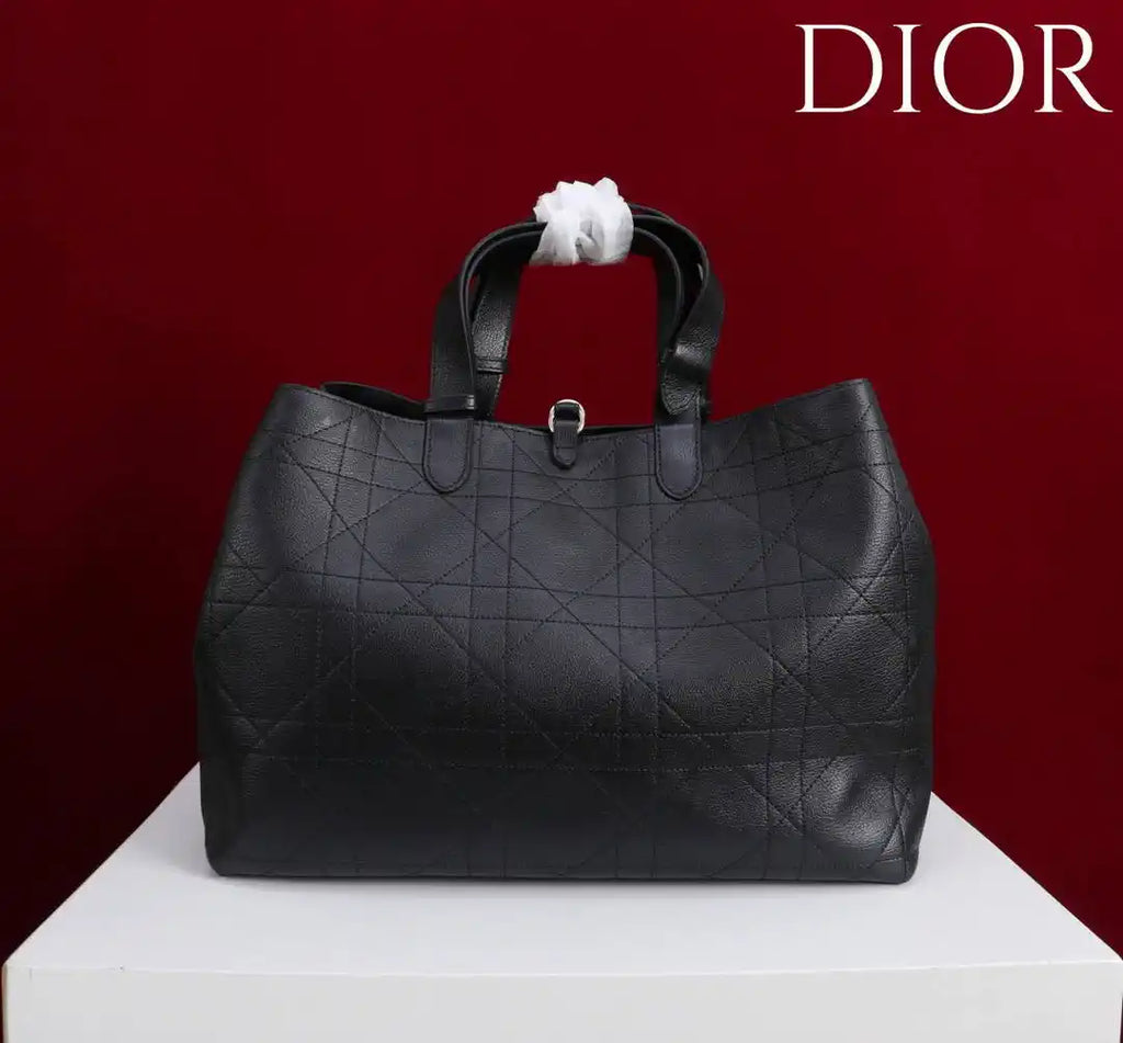 Dior M2820 Large Dior Toujours Bag Black Flat Macrocannage Calfskin
