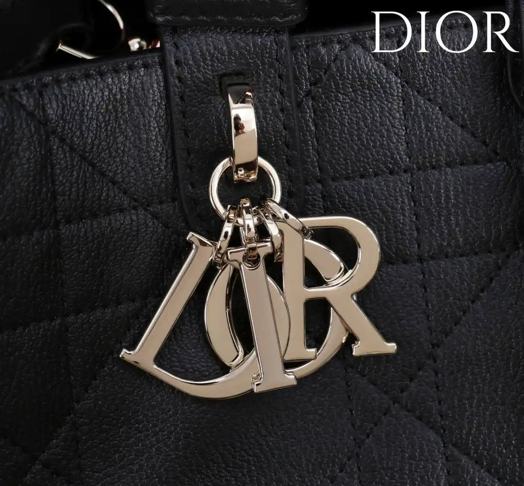 Dior M2820 Large Dior Toujours Bag Black Flat Macrocannage Calfskin