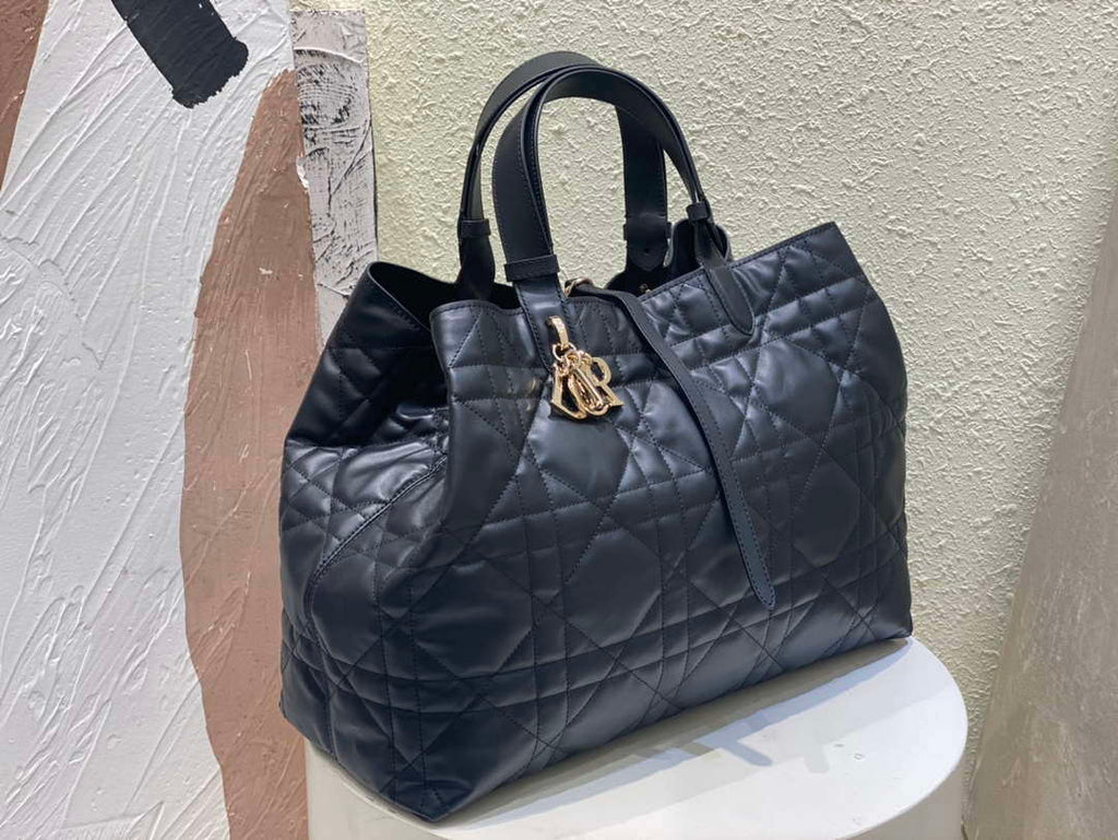 Dior M2820 Large Dior Toujours Bag Black Macrocannage Calfskin