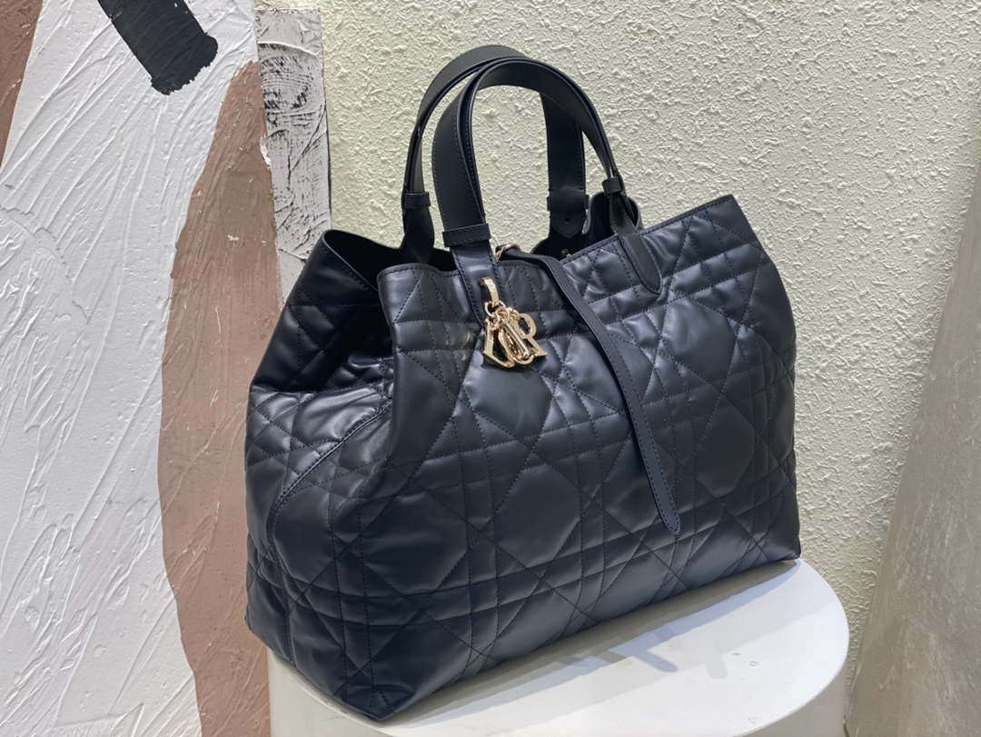 Dior M2820 Large Dior Toujours Bag Black Macrocannage Calfskin