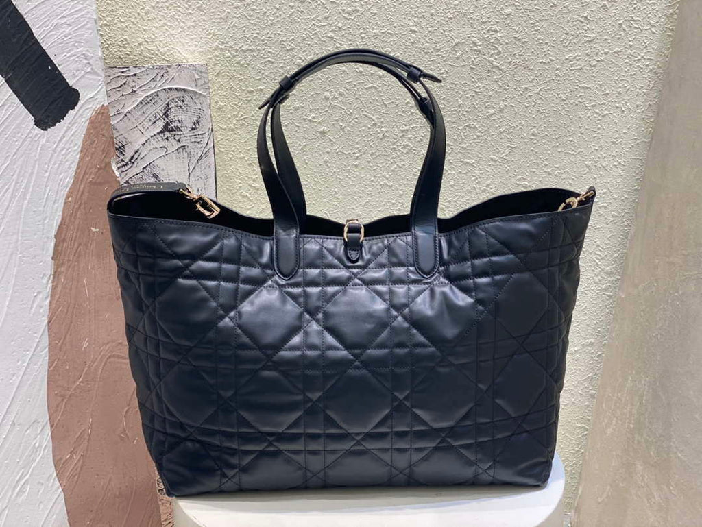 Dior M2820 Large Dior Toujours Bag Black Macrocannage Calfskin
