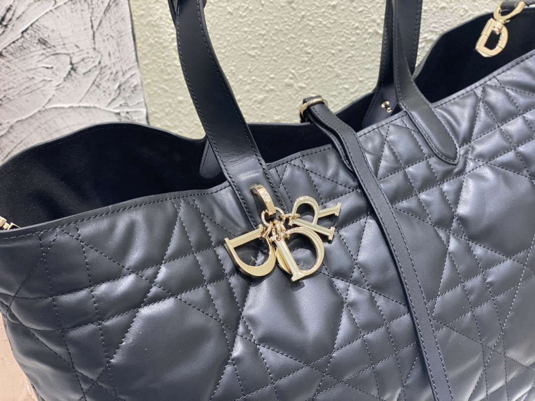 Dior M2820 Large Dior Toujours Bag Black Macrocannage Calfskin