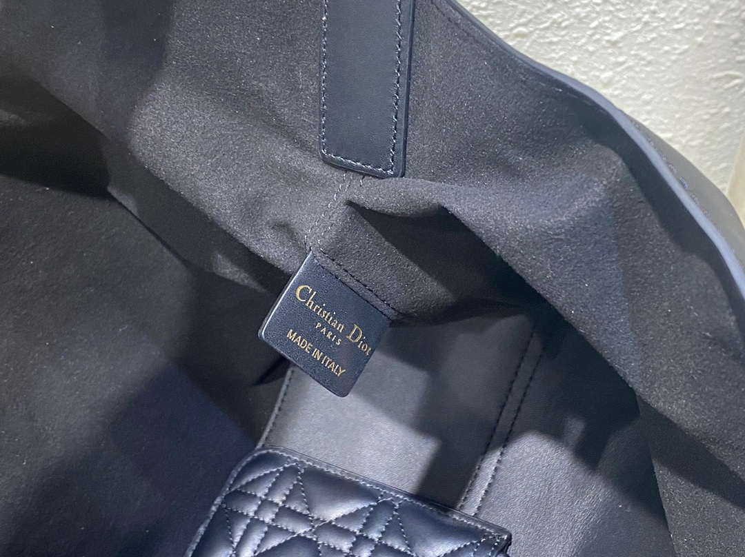 Dior M2820 Large Dior Toujours Bag Black Macrocannage Calfskin - Default Title - View 8