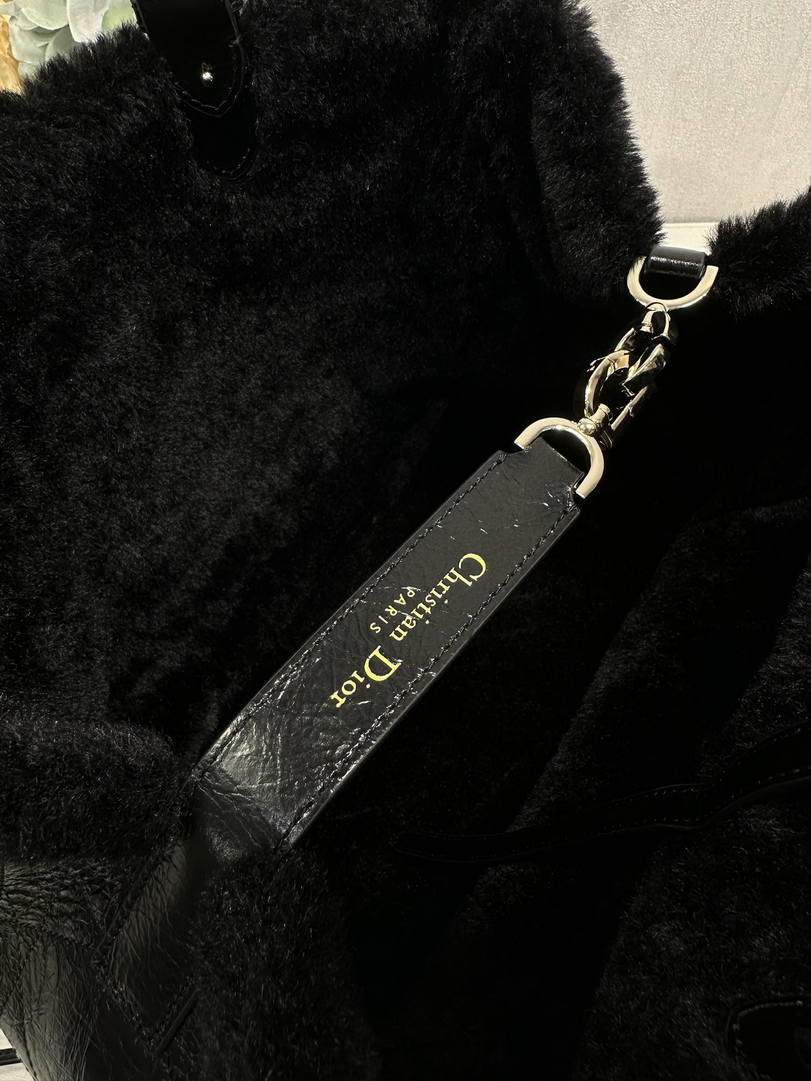 Dior M2820 Large Dior Toujours Bag Black Macrocannage Crinkled Calfskin and Merino Wool