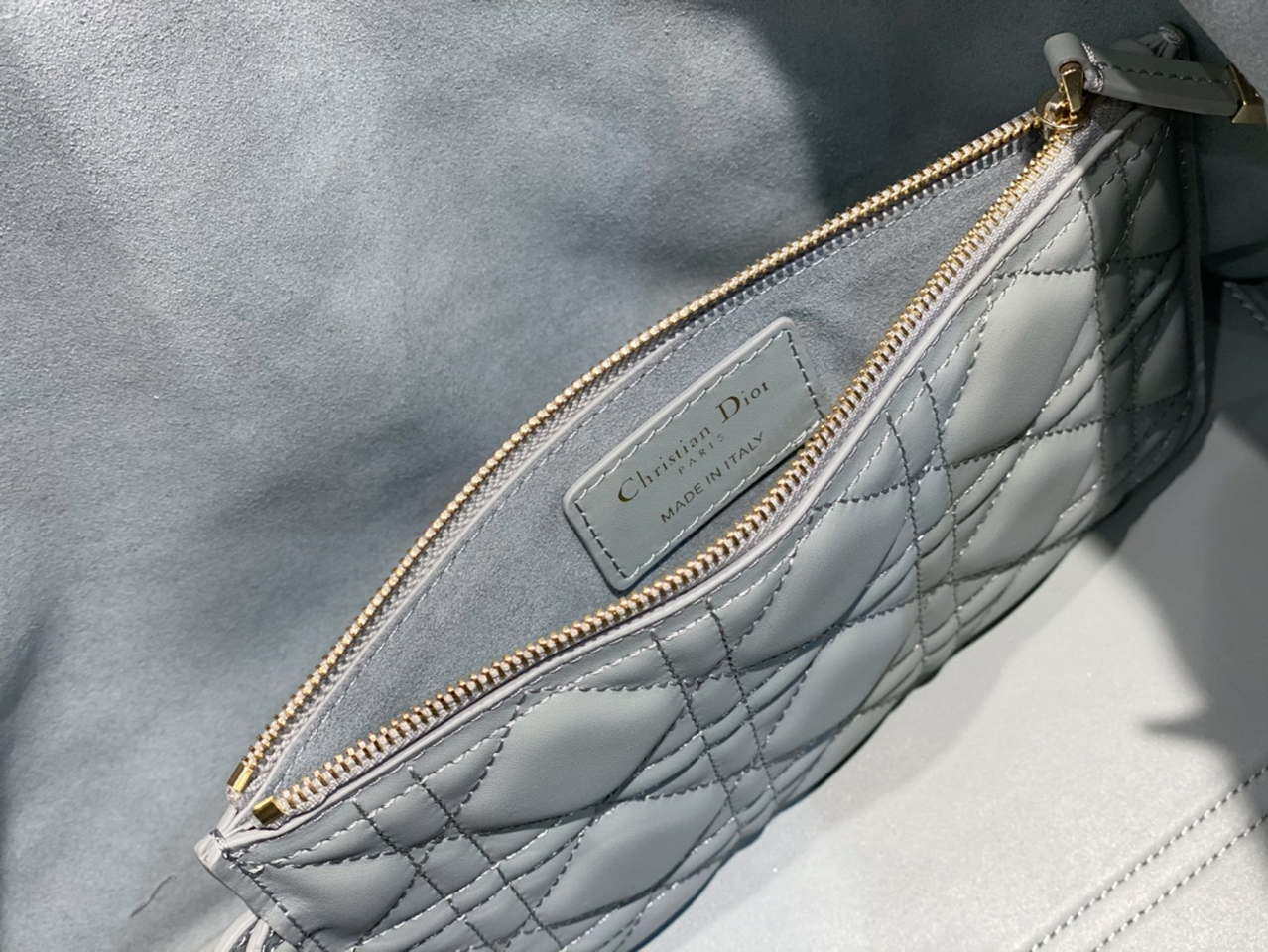 Dior M2820 Large Dior Toujours Bag Blue Macrocannage Calfskin