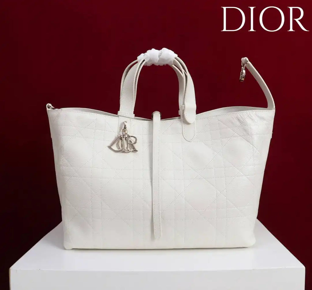 Dior M2820 Large Dior Toujours Bag White Flat Macrocannage Calfskin