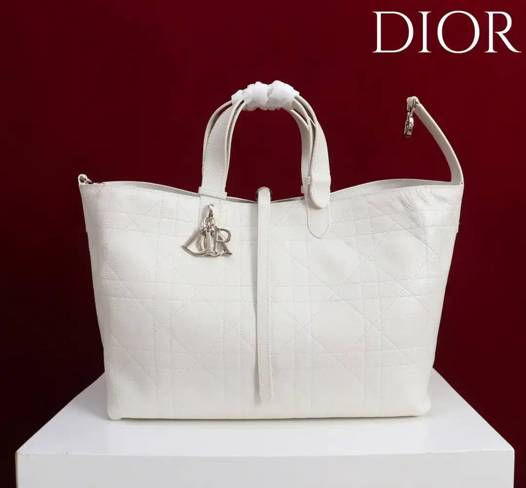 Dior M2820 Large Dior Toujours Bag White Flat Macrocannage Calfskin