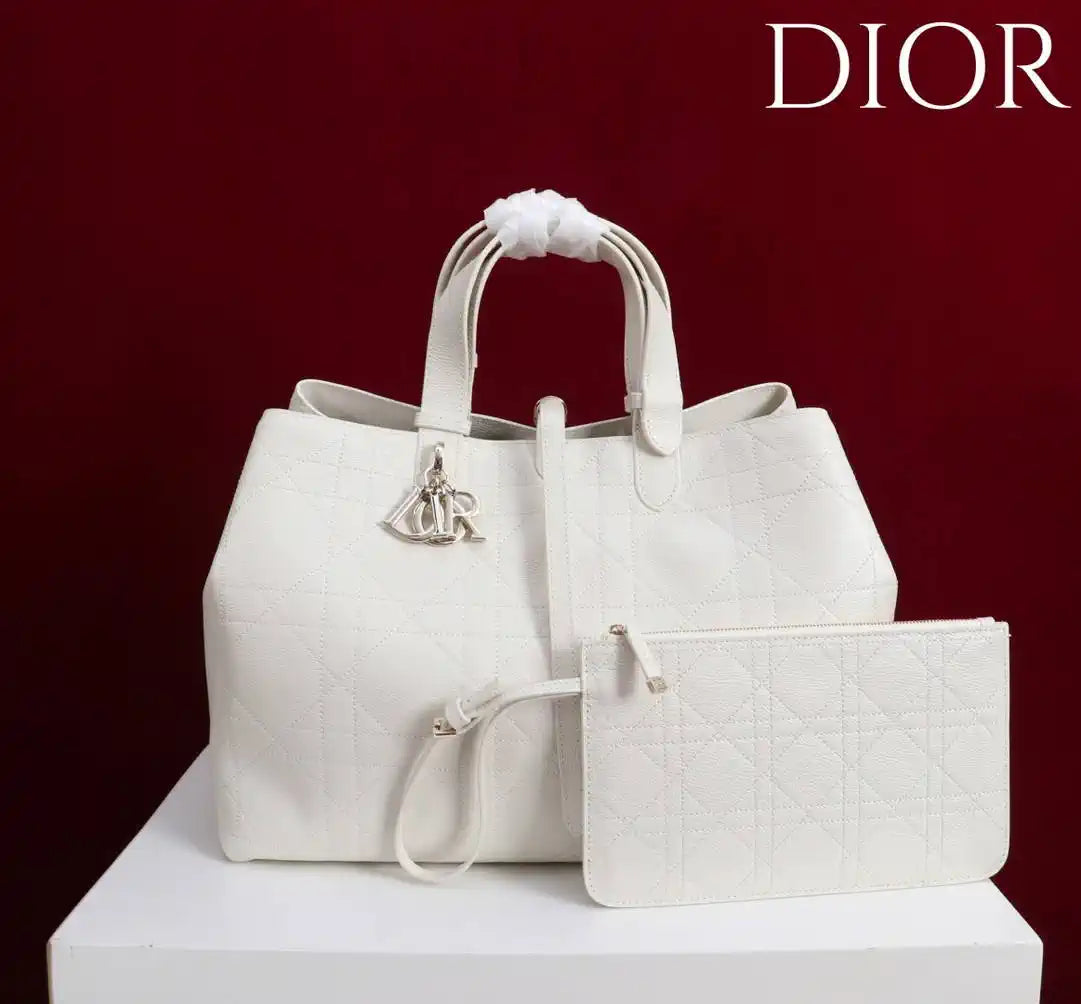 Dior M2820 Large Dior Toujours Bag White Flat Macrocannage Calfskin