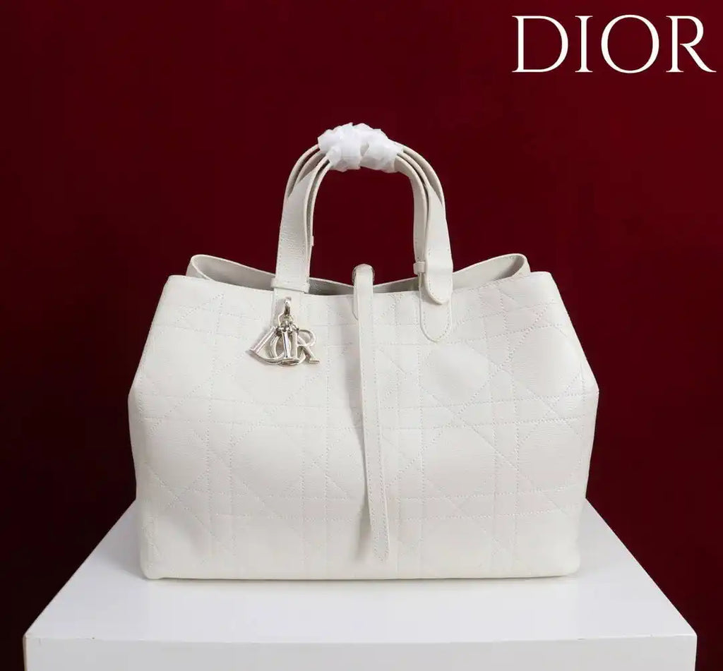 Dior M2820 Large Dior Toujours Bag White Flat Macrocannage Calfskin