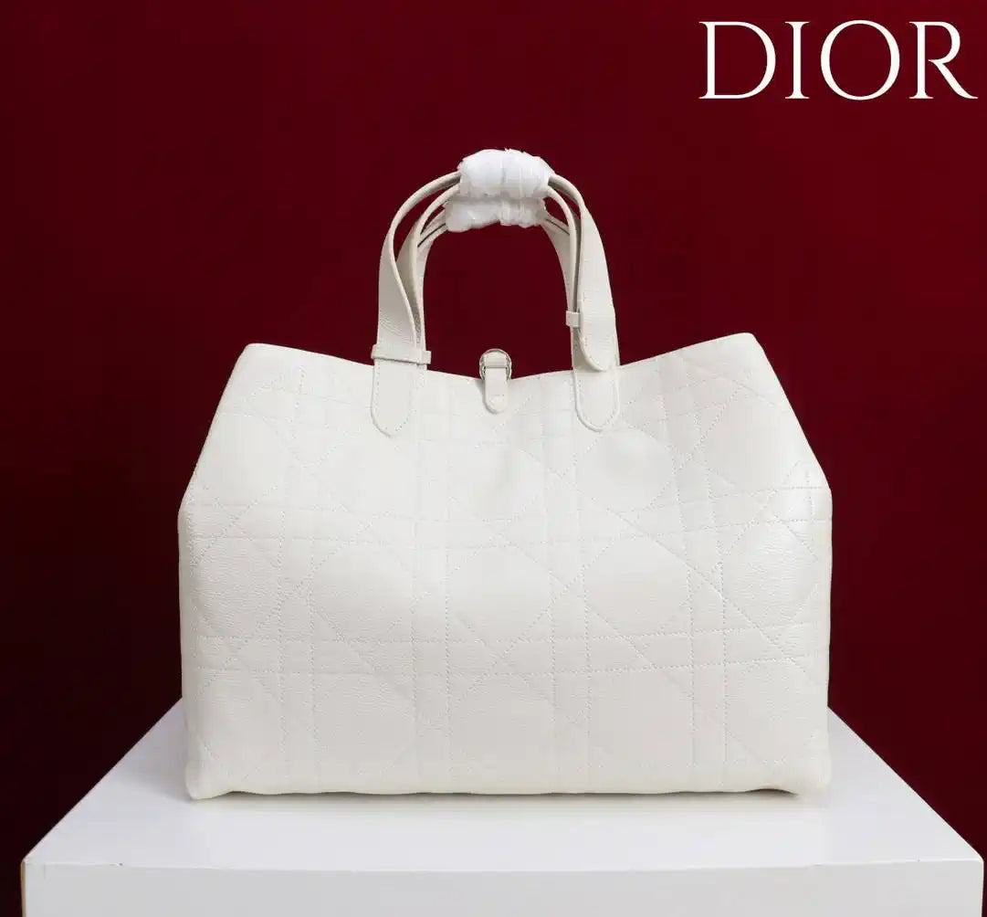 Dior M2820 Large Dior Toujours Bag White Flat Macrocannage Calfskin