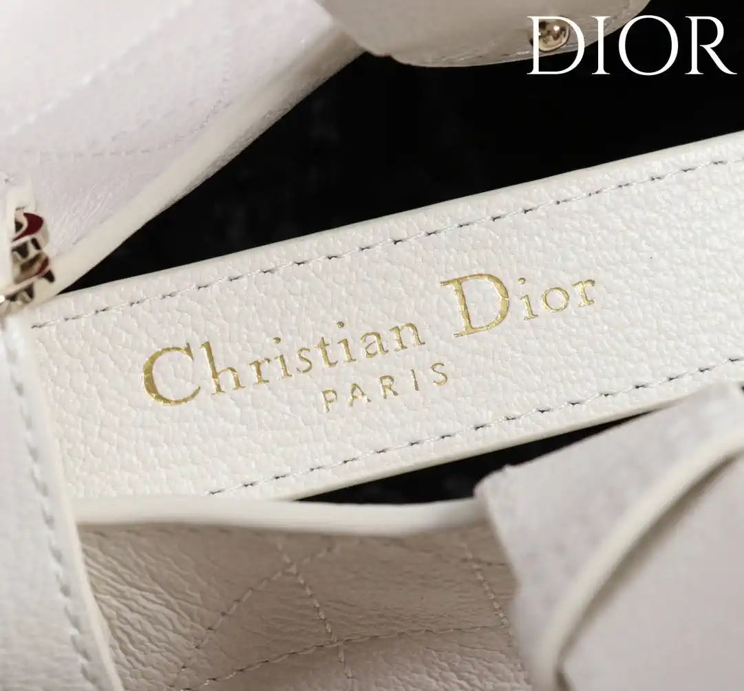 Dior M2820 Large Dior Toujours Bag White Flat Macrocannage Calfskin