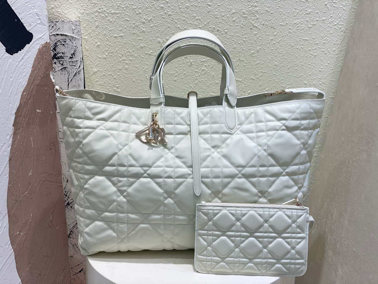 Dior M2820 Large Dior Toujours Bag White Macrocannage Calfskin - Default Title - View 1
