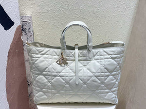 Dior M2820 Large Dior Toujours Bag White Macrocannage Calfskin - Default Title - View 2
