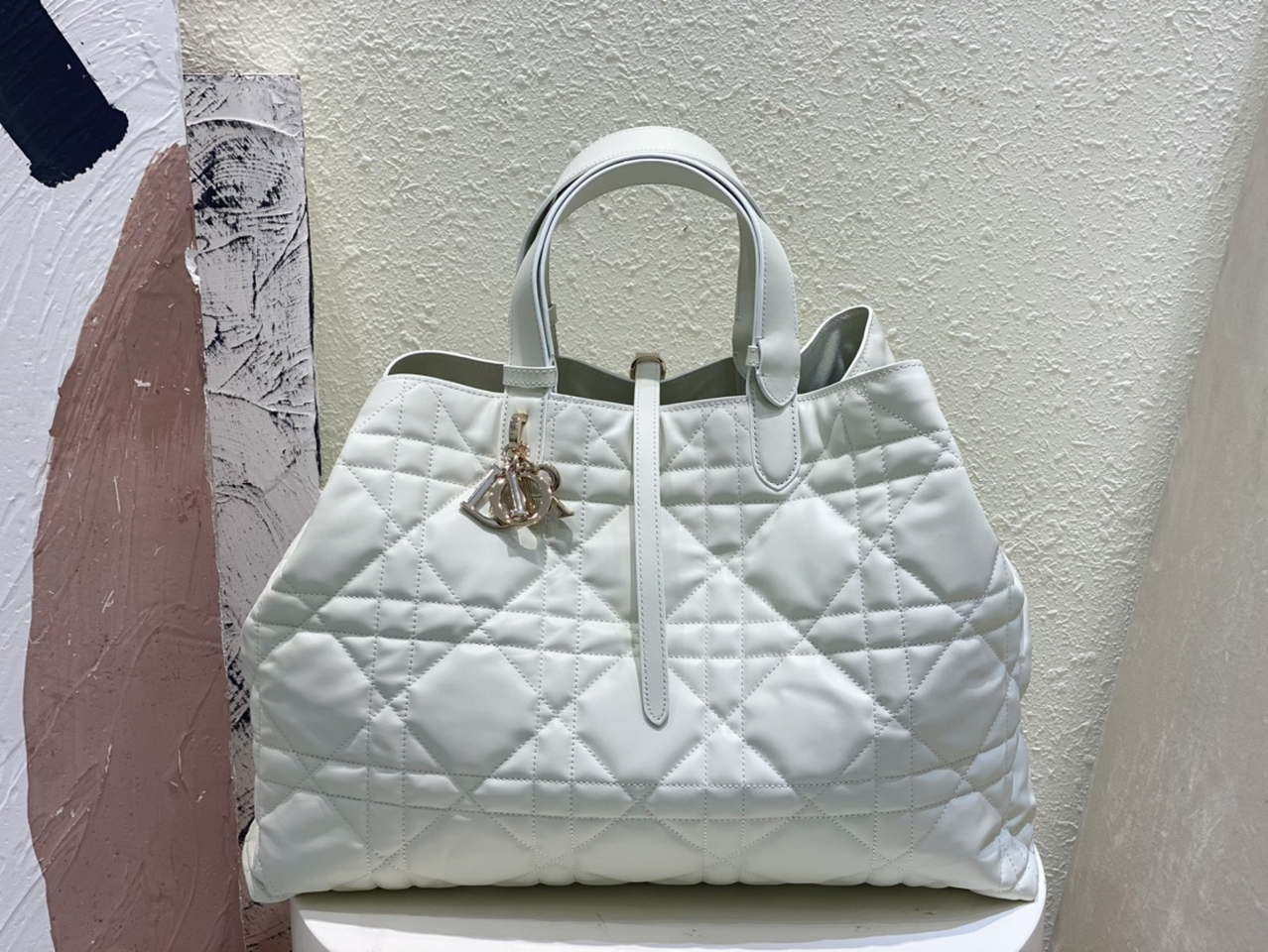 Dior M2820 Large Dior Toujours Bag White Macrocannage Calfskin