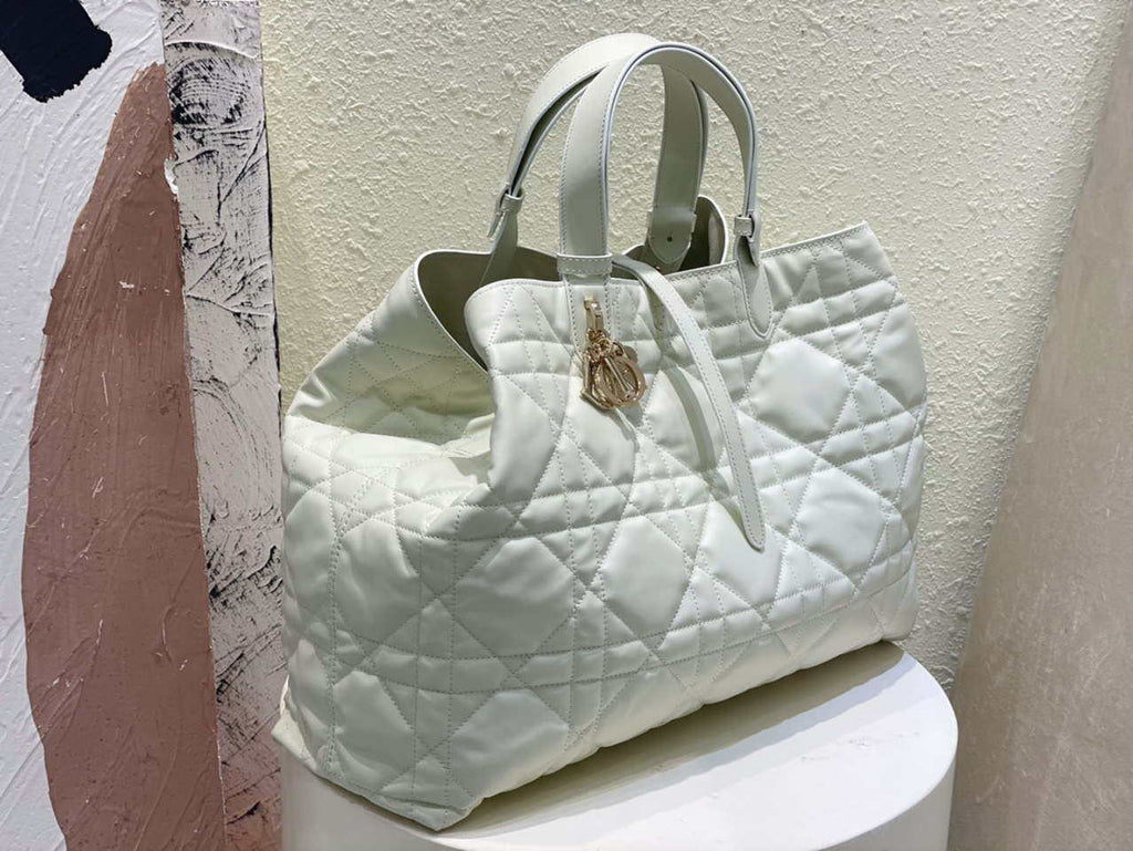 Dior M2820 Large Dior Toujours Bag White Macrocannage Calfskin