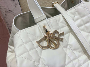 Dior M2820 Large Dior Toujours Bag White Macrocannage Calfskin - Default Title - View 5