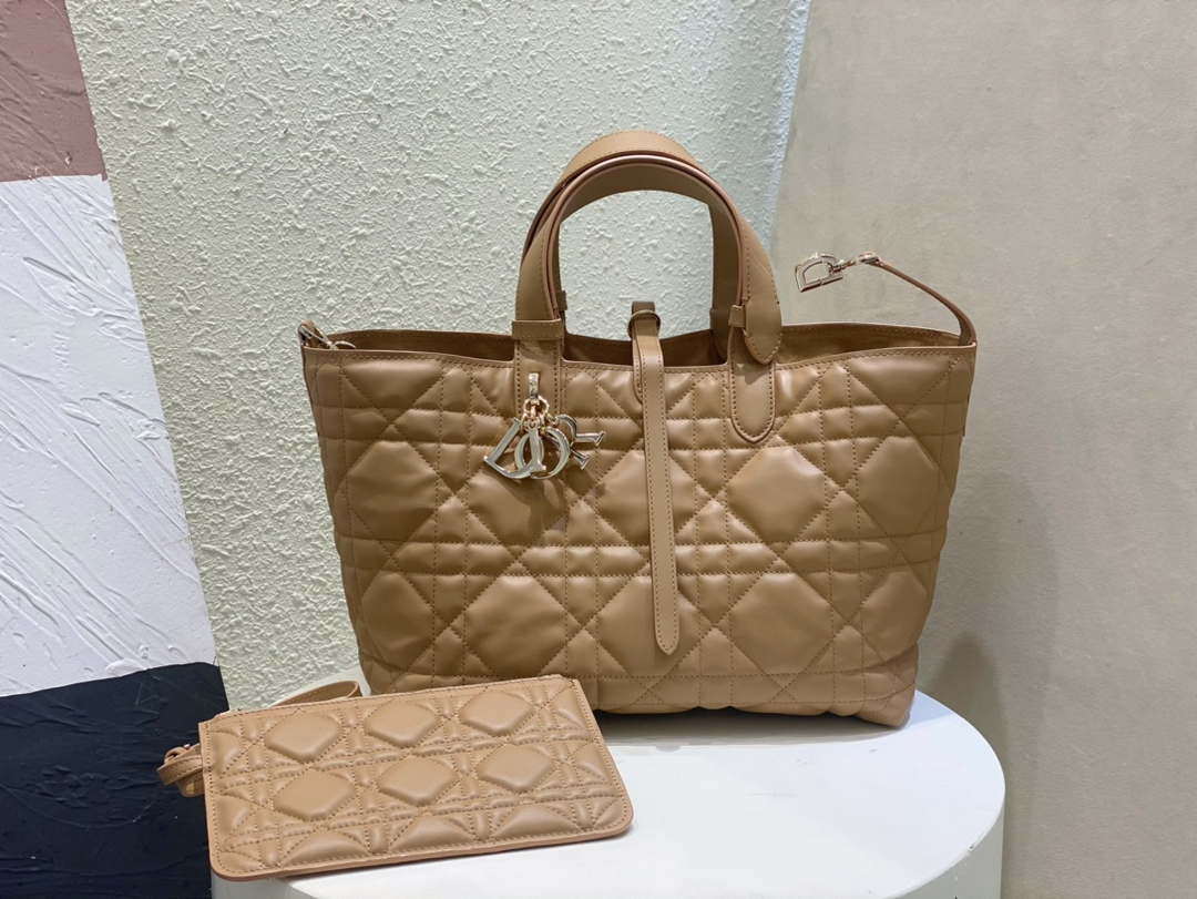 Dior M2821 Medium Dior Toujours Bag Apricot Macrocannage Calfskin - Default Title - View 1