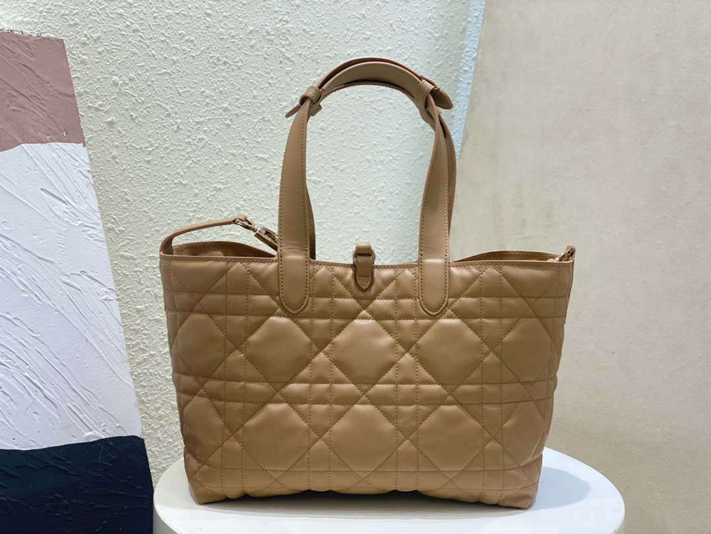 Dior M2821 Medium Dior Toujours Bag Apricot Macrocannage Calfskin