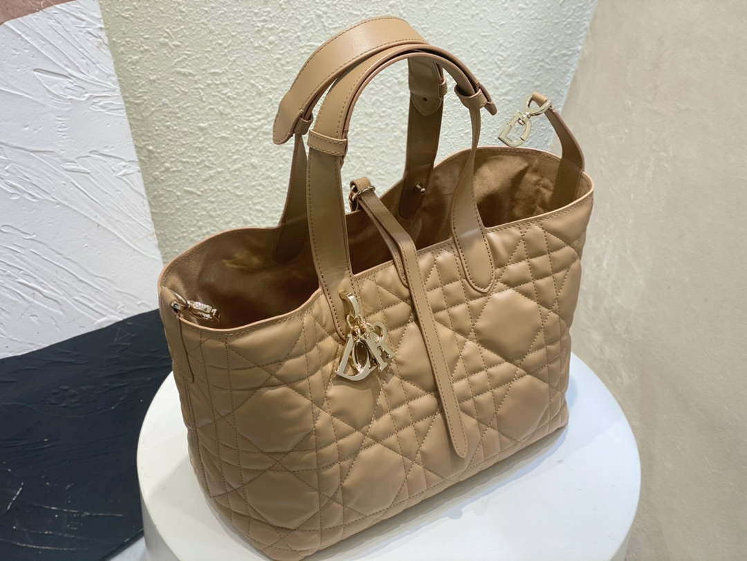 Dior M2821 Medium Dior Toujours Bag Apricot Macrocannage Calfskin
