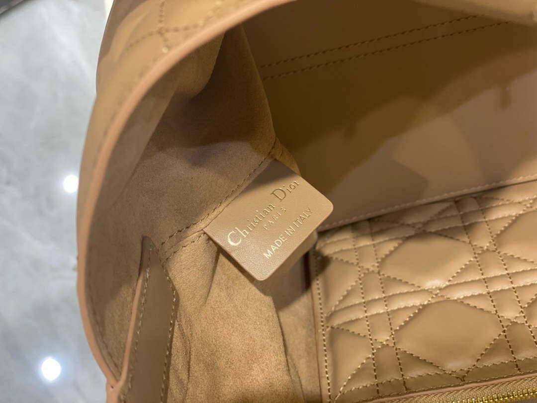 Dior M2821 Medium Dior Toujours Bag Apricot Macrocannage Calfskin