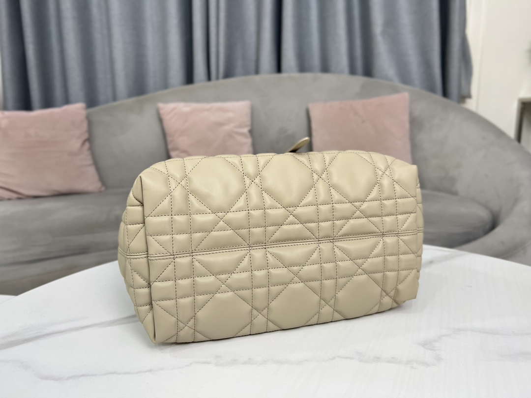 Dior M2821 Medium Dior Toujours Bag Beige Macrocannage Calfskin