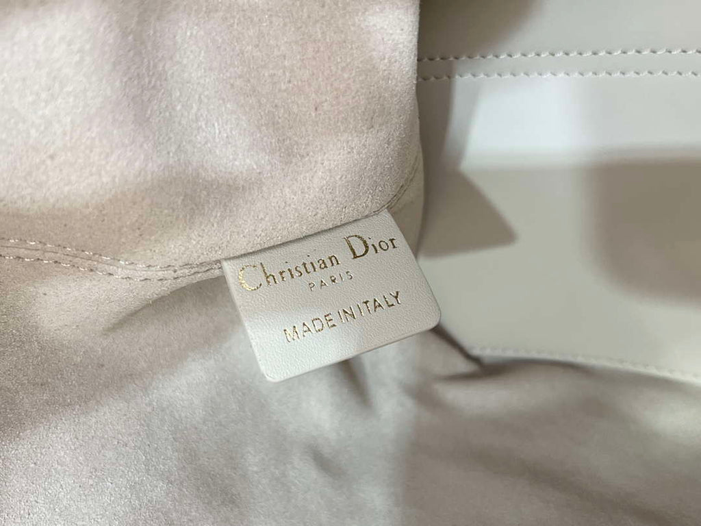 Dior M2821 Medium Dior Toujours Bag Beige Macrocannage Calfskin